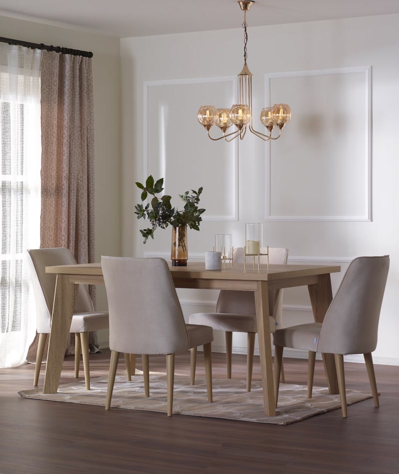 Sufragerie cu rame decorative de perete din poliuretan