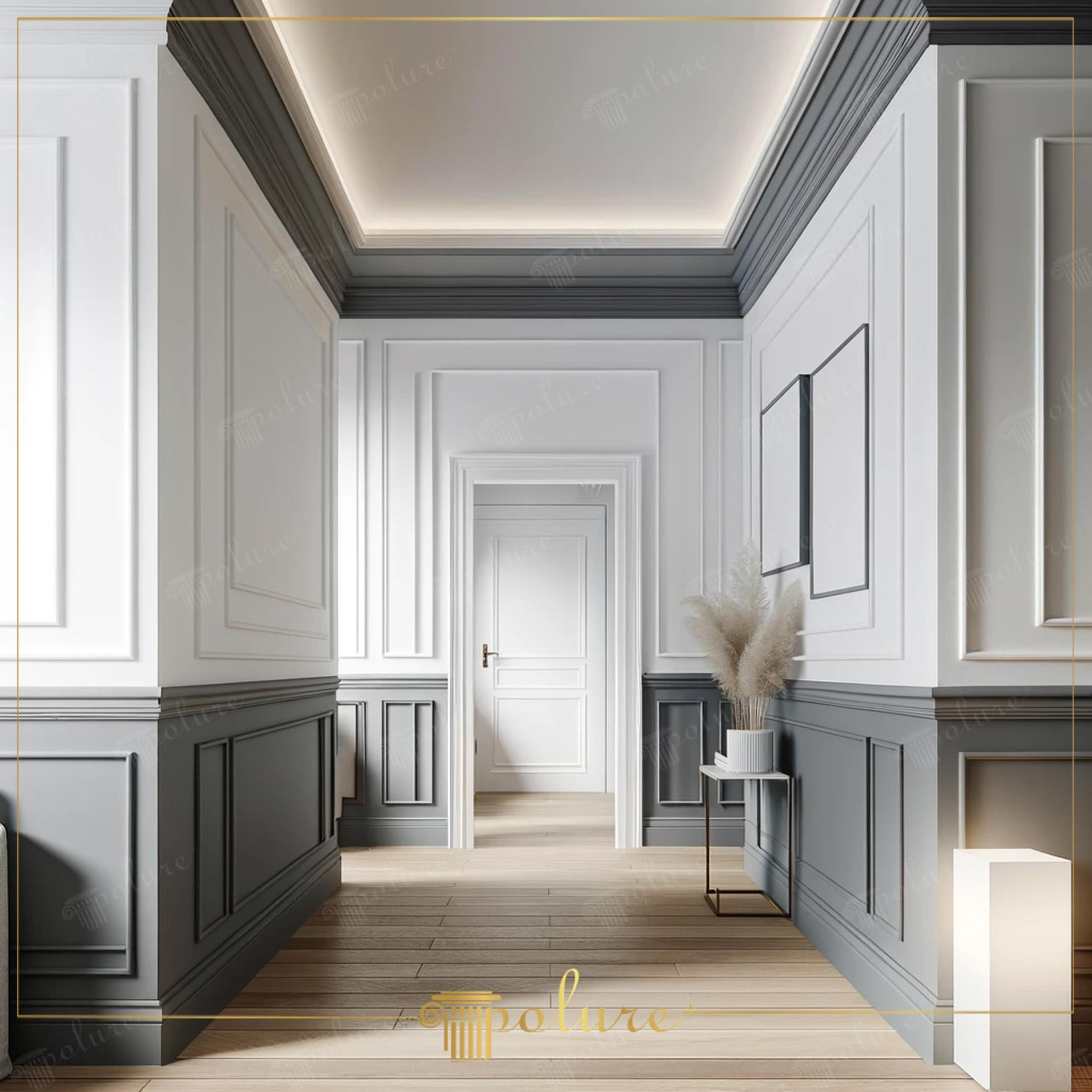 Coridor alb cu panouri inalte, wainscot gri si tavan casetat luminat