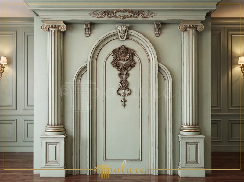 Nișă arcuită cu coloane ionice și ornament central sculptat