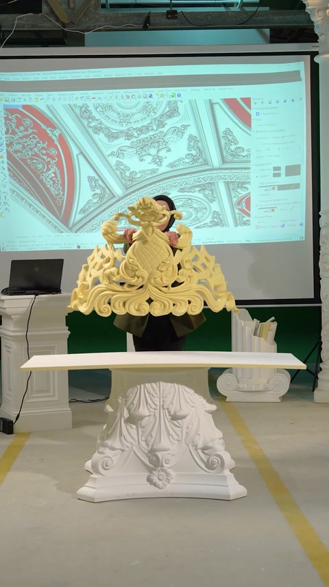 Ansamblul decorativ este prezentat integral în fața schiței proiectate.