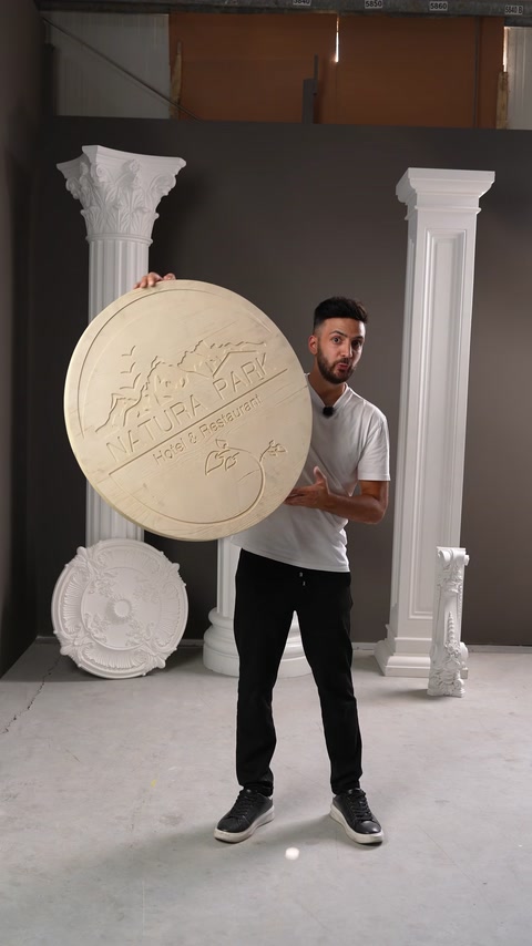 Roată decorativă cu aspect de lemn pentru grădină