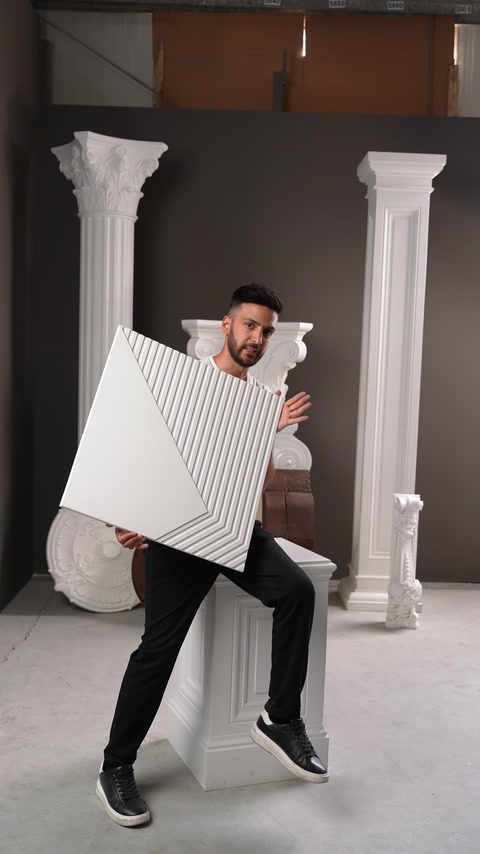 Panou pătrat decorativ cu model de linii paralele