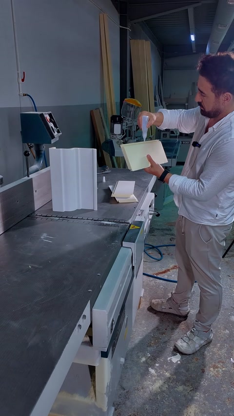Capătul profilului este verificat după tăiere, înaintea îmbinării.