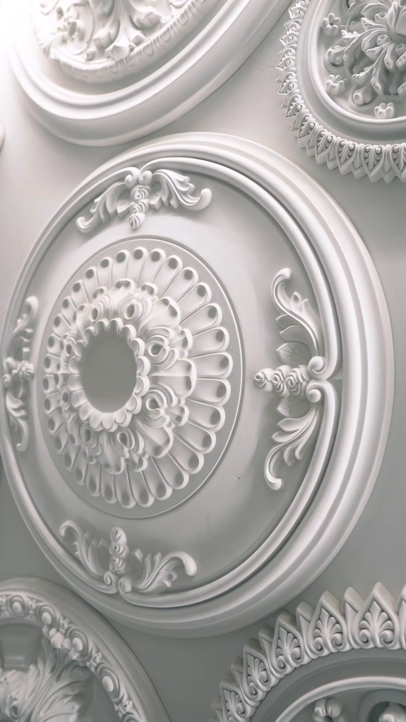 Rozete decorative din poliuretan: peste 30 de modele pentru tavane elegante