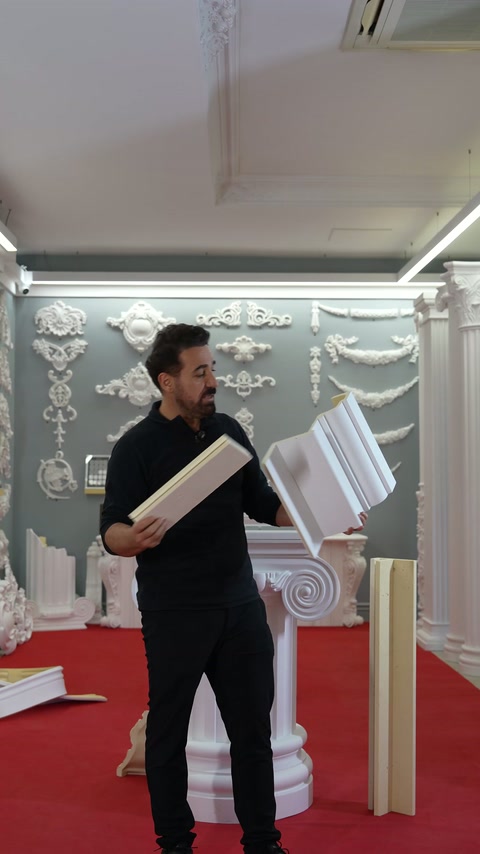 Piesa de închidere este comparată cu profilul decorativ principal
