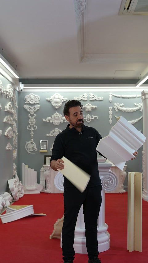 Componentele profilului sunt orientate pentru explicarea montajului monobloc