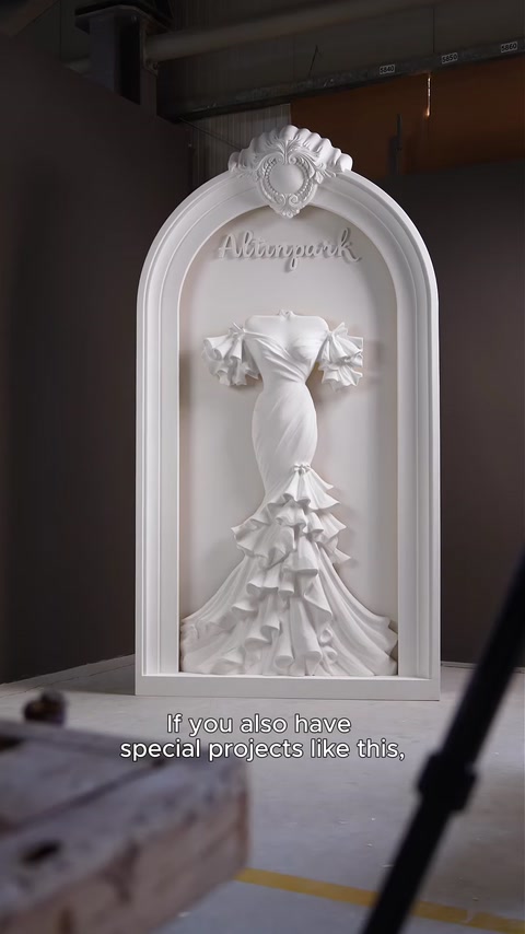 Vedere frontală a panoului decorativ pentru magazin