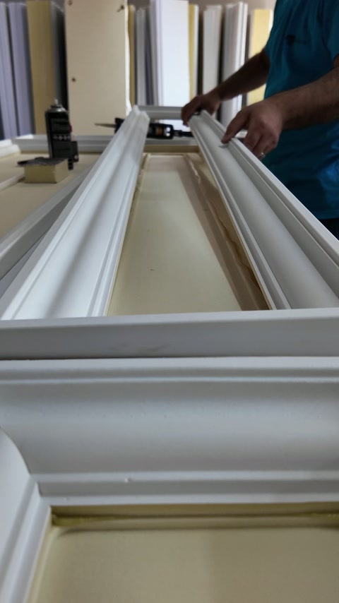Verificarea continuității liniilor pe rama decorativă alungită
