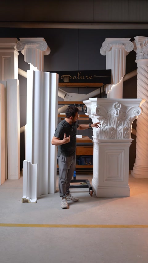 Montaj capitel corintic pe coloană pilastru în atelier