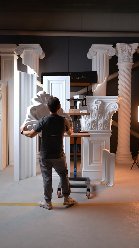 Aranjare element decorativ tip volută pe suport de lucru