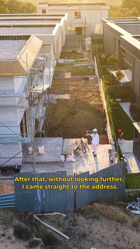 Perspectivă de sus asupra curții și zonei de lucru