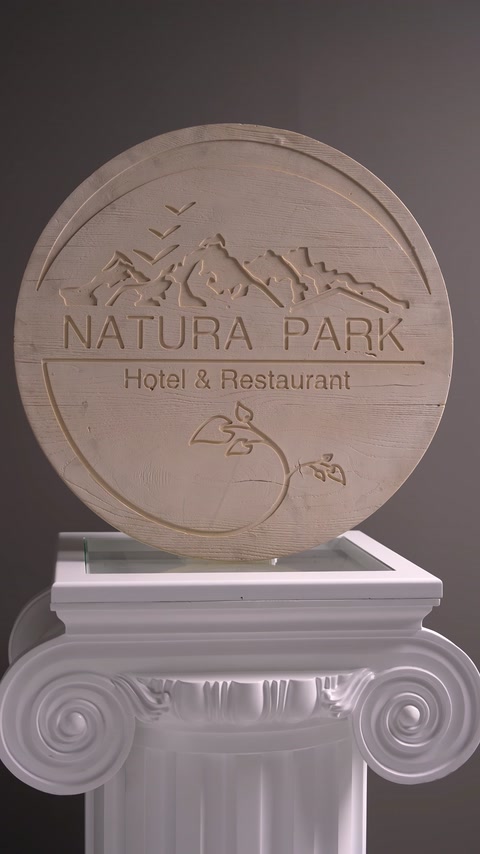 Logo Natura Park Hotel Restaurant gravat în relief din poliuretan