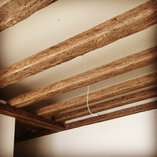 Modern Rustic Homes Decorating Ideas The most characteristic feature of rustic decoration is that it always emphasizes naturalness. Natural organic materials such as stone and wood are used.