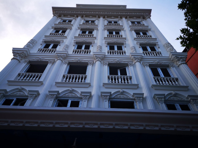 Revamping the Hotel Exterior: Unleashing the Power of Architectural Design Designing the exterior of a hotel or villa is a crucial aspect of architectural planning. It sets the tone for the overall aesthetic and creates a lasting impression on guests. With modern design trends evolving rapidly, it is important to keep up with the latest exterior design concepts to ensure a visually appealing and inviting space.

When it comes to the exterior design of a hotel, a modern approach is often preferred. Clean lines, sleek finishes, and a minimalist aesthetic are key elements to consider. The use of glass, metal, and concrete can create a contemporary look that exudes sophistication and elegance.

One important aspect of exterior design is the cladding of the building's facade. This not only enhances the overall appearance but also provides protection against the elements. Options such as stone, wood, or even composite materials can be used to create a visually striking facade that complements the architectural style.

In the case of a boutique hotel, the exterior design plays an even more crucial role. It should reflect the unique character and personality of the establishment. This can be achieved through the use of bold colors, unique textures, and creative architectural elements. Incorporating elements such as outdoor seating areas, rooftop gardens, or artistic installations can further enhance the boutique experience.

When designing the exterior of a villa, the focus is on creating a harmonious blend between the building and its natural surroundings. The use of natural materials like stone, wood, and glass can help to seamlessly integrate the villa into its environment. Incorporating large windows and open spaces can also maximize the connection between the interior and exterior, allowing residents to enjoy the surrounding views.

In architectural design, the facade is the face of the building. It is the first thing that people see and it sets the stage for what lies inside. Therefore, it is important to pay attention to every detail, from the choice of materials to the arrangement of windows and doors. The design should be visually appealing, functional, and in line with the overall architectural concept.

In conclusion, the exterior design of a hotel or villa plays a significant role in creating a memorable and inviting space. Whether it's a modern hotel, a boutique establishment, or a villa in a natural setting, the design should reflect the unique character and purpose of the building. By carefully considering the choice of materials, finishes, and architectural elements, a visually striking and functional exterior can be achieved.