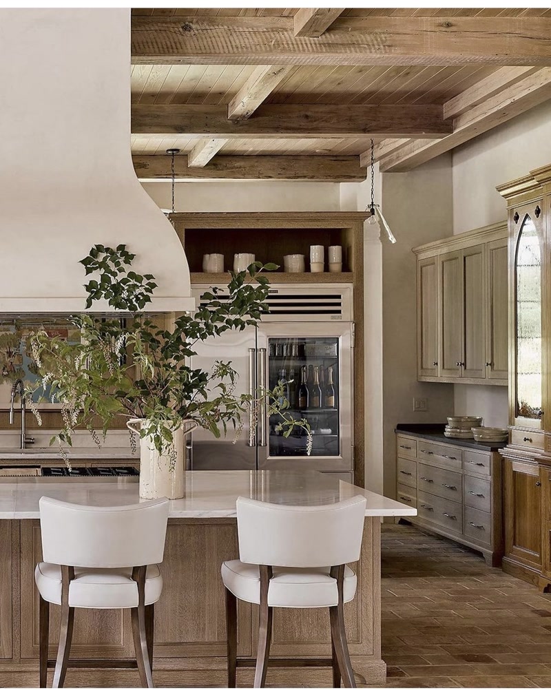  Busteni din poliuretan Rustic Ceiling Busteni si Fitities Polure  Bustenii din poliuretan sunt un element decorativ ideal pentru a adauga o nota rustica spatiilor interioare si pentru a adauga bogatie estetica desig