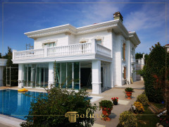 Contemporary Touches in Classic Villa Architecture